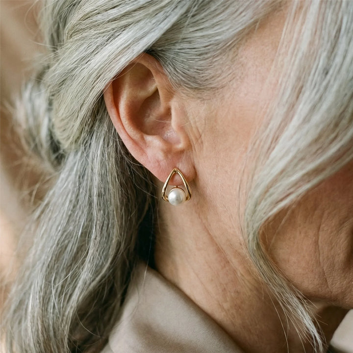 Eleganckie Trójkątne Ażurowe Kolczyki z Perłami