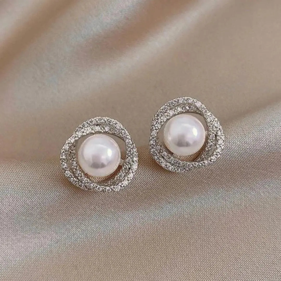 Błyszczące Spiralne Kolczyki z Eleganckimi Perłami
