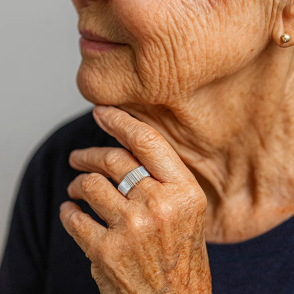 Pierścionek Boho ze Złotymi Włóknami