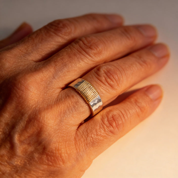 Pierścionek Boho ze Złotymi Włóknami