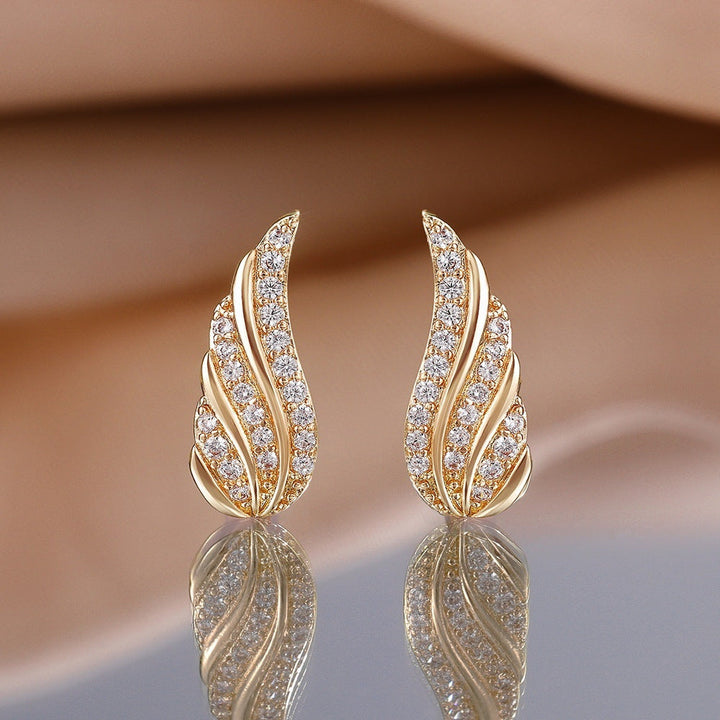 Nowoczesne kolczyki Leaf Pave — złote