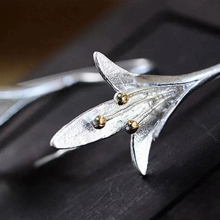 Srebrne kolczyki z kwiatem