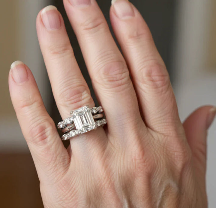 Srebrny pierścionek vintage z błyszczącymi warstwami