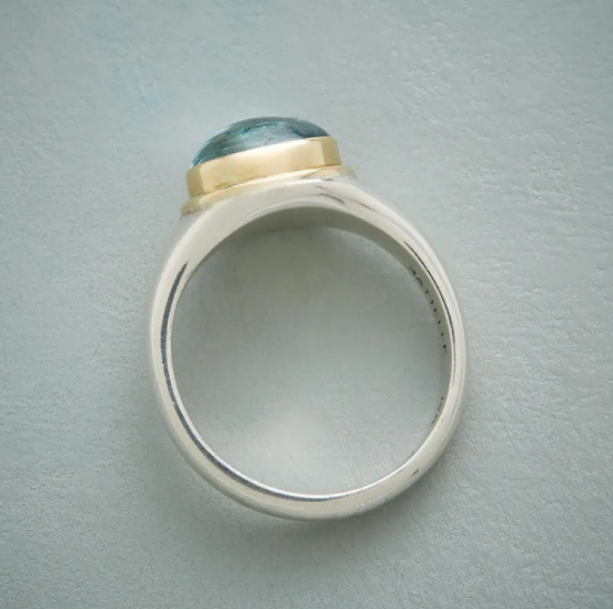 Pierścionek Srebrny z Zielonym Diamentem