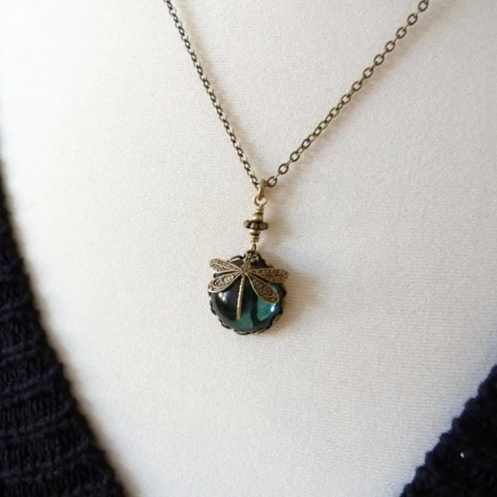 Naszyjnik Retro - Ważka Zielona Kryształ