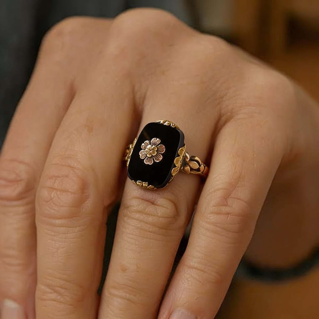 Pierścionek Vintage z Czarnym Kamieniem