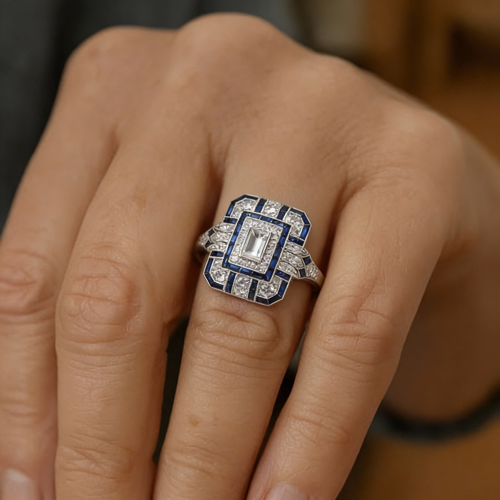 Pierścionek Srebrny Vintage z Niebieskim Połyskiem