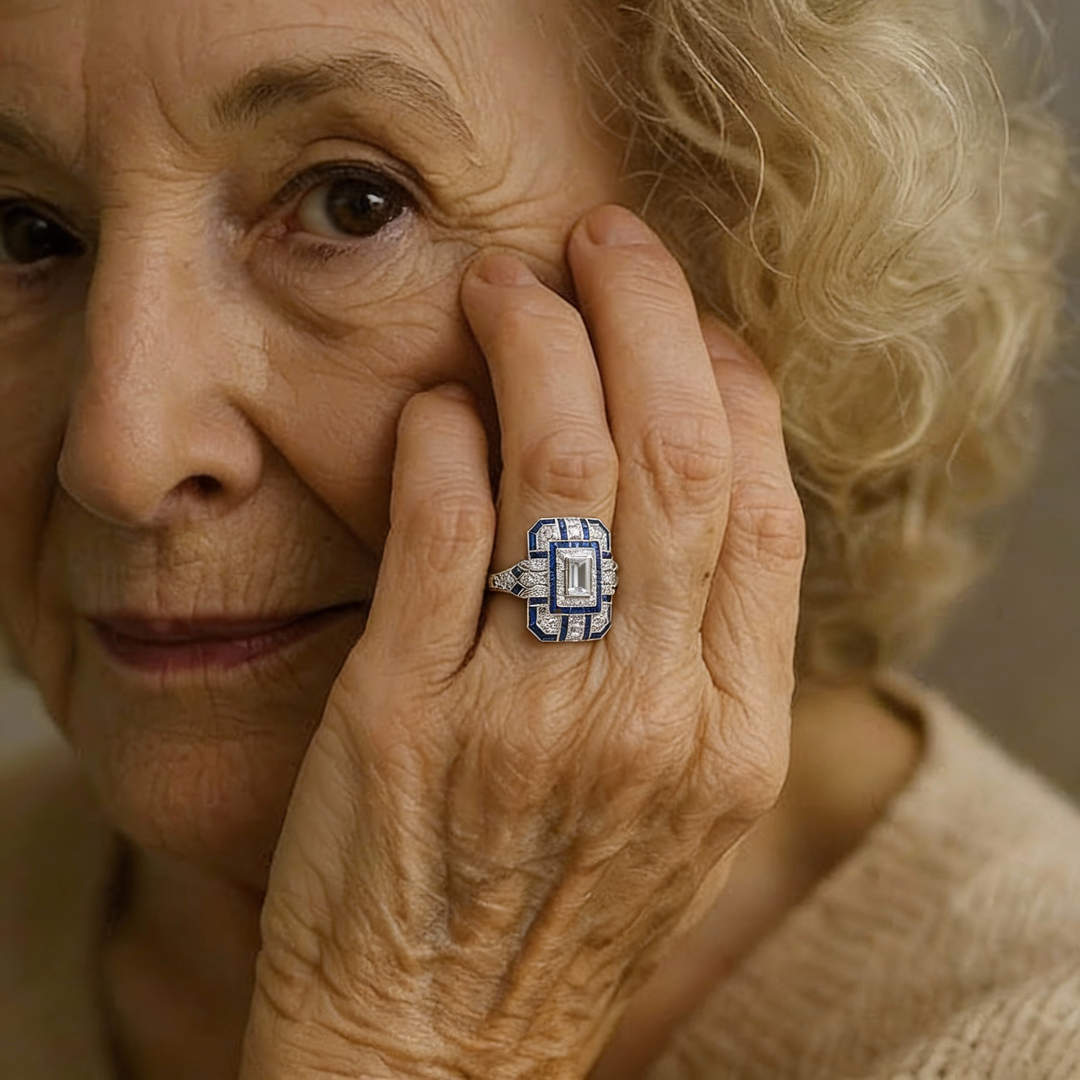 Pierścionek Srebrny Vintage z Niebieskim Połyskiem