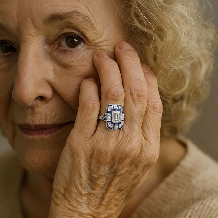 Pierścionek Srebrny Vintage z Niebieskim Połyskiem