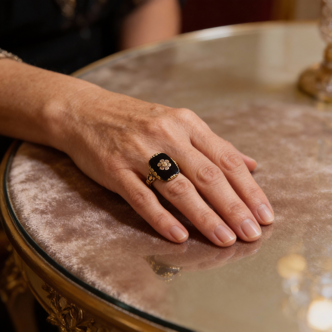 Pierścionek Vintage z Czarnym Kamieniem