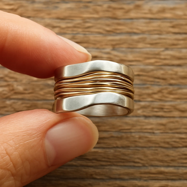 Pierścionek z Srebrnymi Złotymi Nitkami
