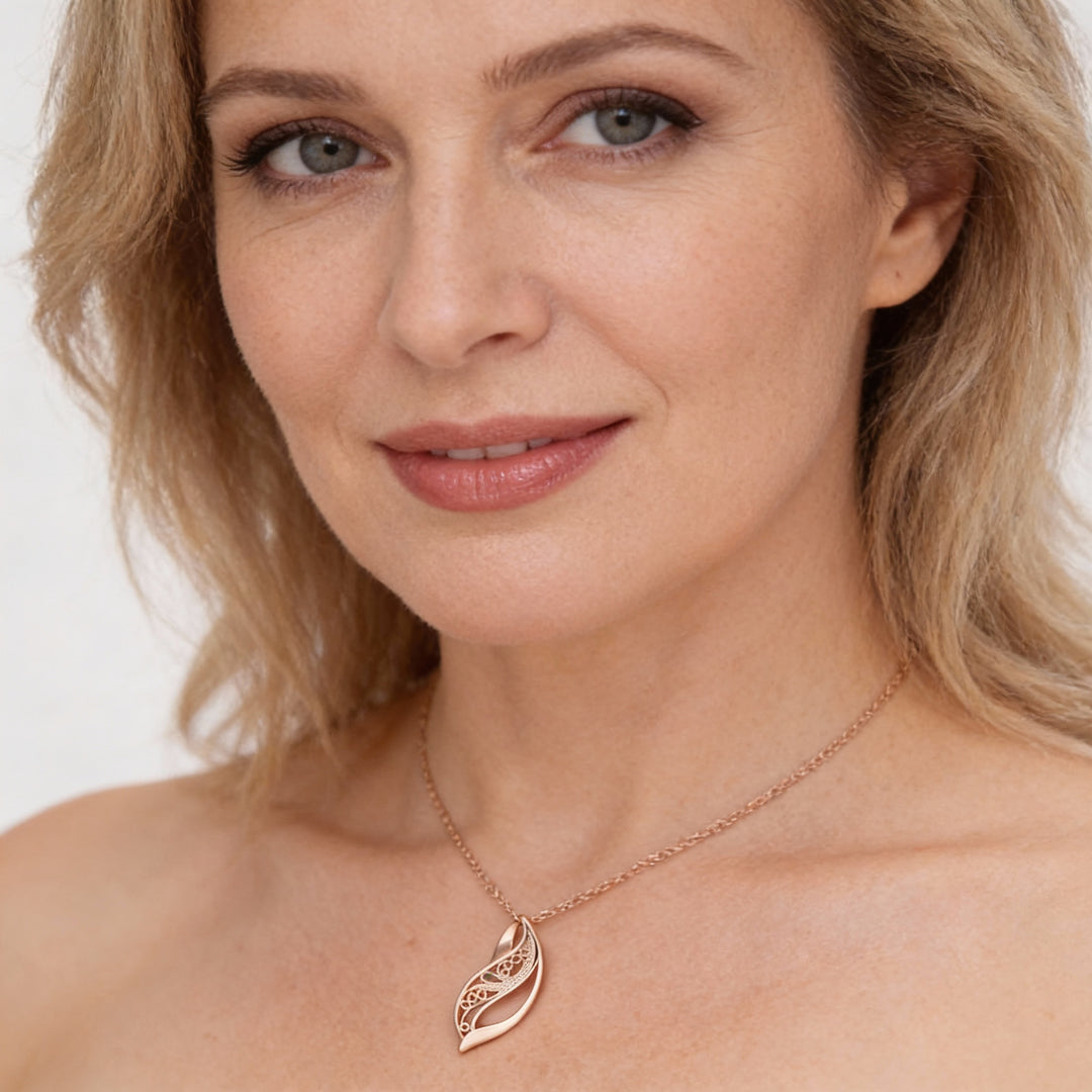 Elegancki i Harmonijny Złoty Naszyjnik