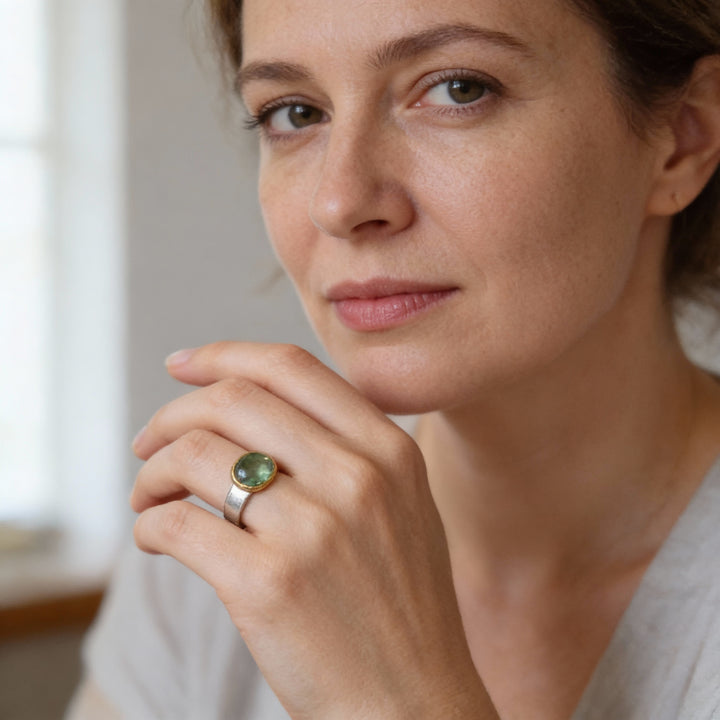 Zielony Pierścionek Vintage z Okrągłym Kamieniem