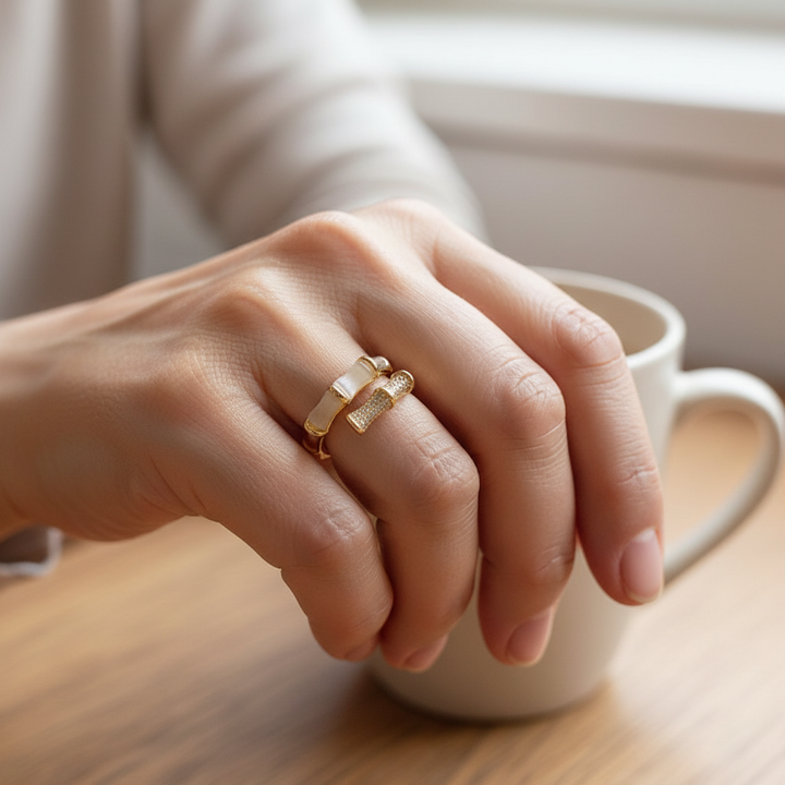 Pierścionek Kwiatowy Vintage w Srebrze i Opalu